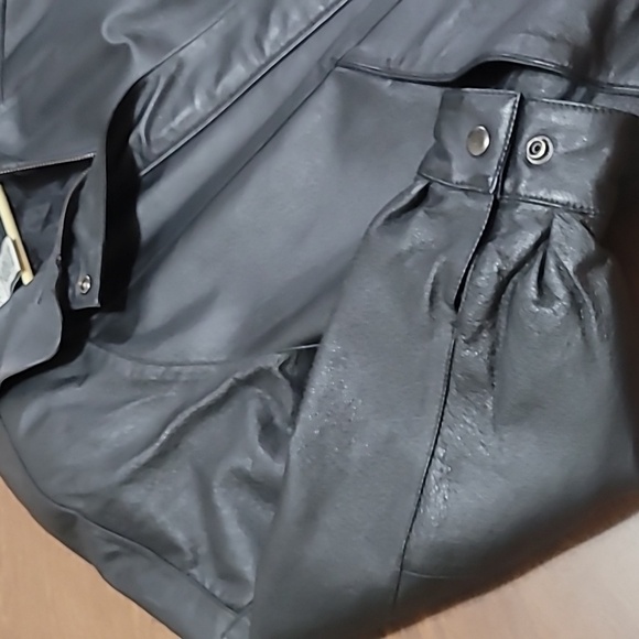 Liz Baker Essentials Leather jacket Women's Size Medium Thick Quality Motorcycle - Picture 14 of 16